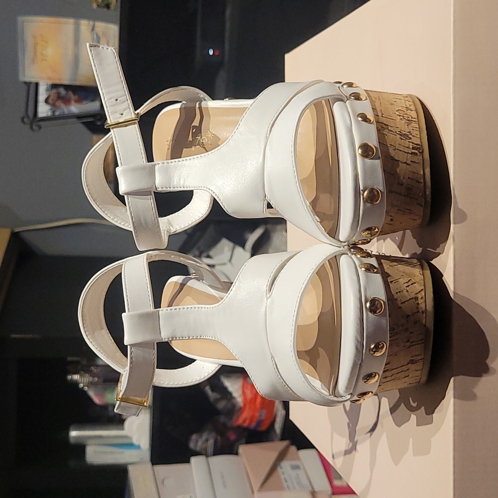 Size 6.5, White JustFab Wedges